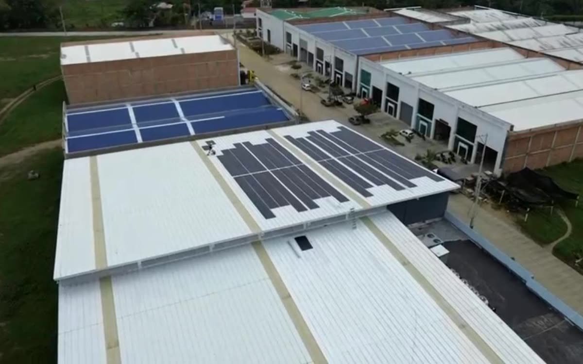 Vista aérea de la bodega y las oficinas de Unidrogas Montería